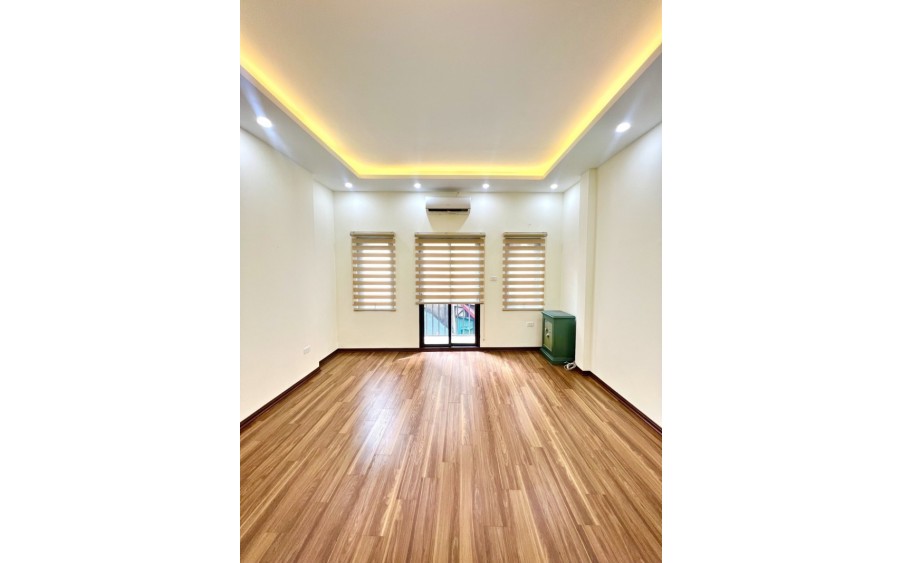 ĐÊ LA THÀNH -ĐỐNG ĐA- GẦN Ô TÔ - NHÀ ĐẸP 34m2 x 4 tầng-NHỈNH 4 tỷ